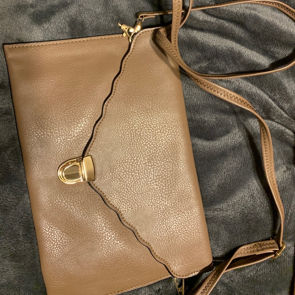 Flat medium crossbody purse